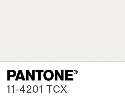 Pantone 2026 Cloud Dancer: el color de la calma y la renovación